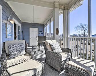 Spacious Southport Condo with Balcony! - Southport