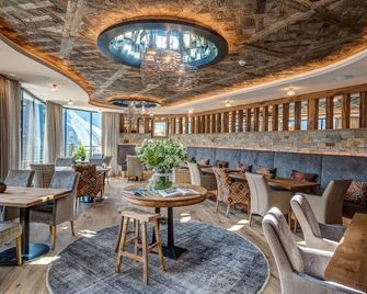 بيل آروسا هوتل - اروسا - مطعم