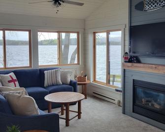 Island Cabin in Orr MN - Orr - Living room