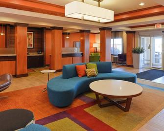 Fairfield Inn & Suites by Marriott Bloomington - Bloomington - Oturma odası