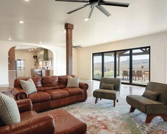 Hidden Springs Rv Resort - Ivins - Wohnzimmer