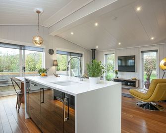 Deer Leap, Strawberryfield Park - A Lodge That Sleeps 2 Guests In 1 Bedroom - Cheddar - Salle à manger