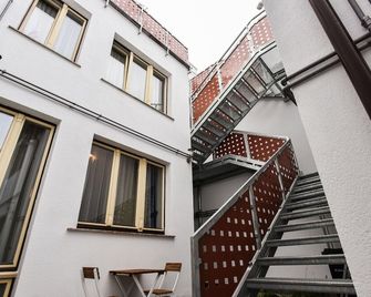 Yellowboot Aparthotel - Sibiu - Escaleras