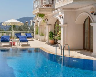 Oasis Hotel - Adults Only - קלקאן - בריכה