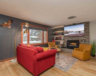 Brick House - Sioux Falls - Living room