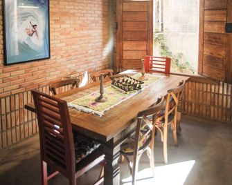 Brick House - Conselheiro Lafaiete - Eetruimte