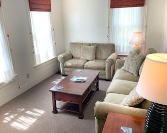 Douglaston Salmon Run - Deer Run Lodge - Pulaski - Living room