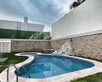 Room in Guest room - 19 Comfortable suite for 2 people - Torreón - Pool