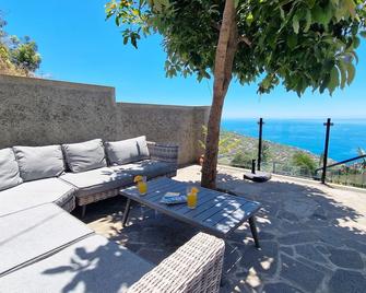 Casa da Laranja by LovelyStay - Ribeira Brava - Innenhof