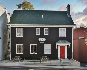 Downtown Main Street One-Bedroom Suite w/ Hi-Speed Wifi - Shelbyville - Будівля