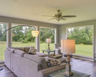 Tullahoma Vacation Rental Less Than 8 Mi to Lynchburg! - Tullahoma - Wohnzimmer