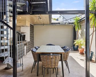 Albertine House - beautiful single-fronted weatherboard Victorian home i - Melbourne - Balcony
