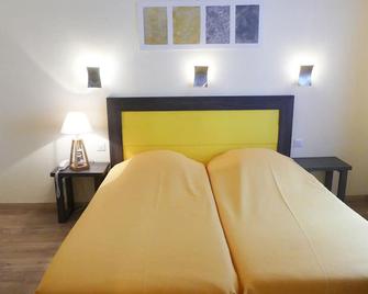 Hotel Restaurant Aux Deux Roses - Neuf Brisach - Slaapkamer
