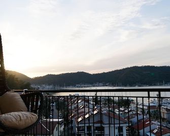 El Camino Hostel & Pub - פטהייה - מרפסת