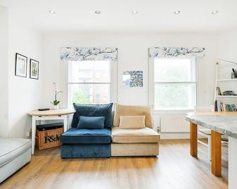 Ivy Little Venice II Pro-Managed - London - Living room