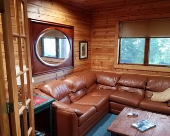 Flathead Lake - Bigfork log cabin with stunning views Apartment - Bigfork - Living room