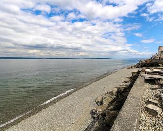 Historic Shore Cottage - Bainbridge Island - Beach