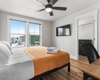 Crash With Class In This Townhome - Billings - Bedroom