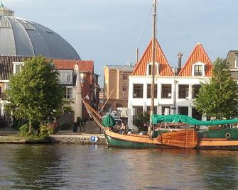 Bed and Bike Haarlem nr 1 Apartment - Haarlem - Building