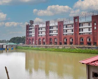 Mahfil-E-Motijheel - Baharampur - Building