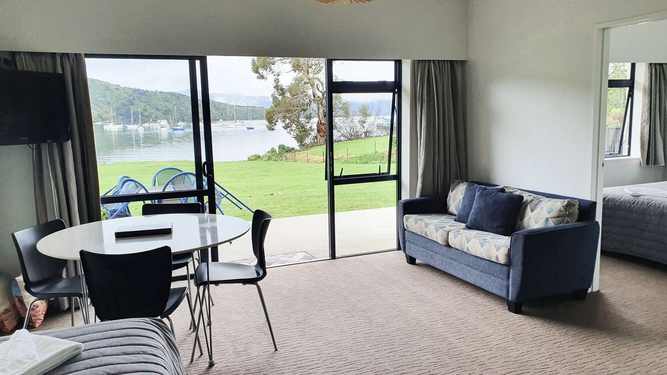 Bay Vista Waterfront Motel