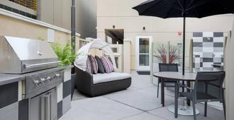 SpringHill Suites by Marriott San Jose Airport - San Jose - Uteplats