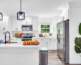 New Moderne Luxe Home - Mins To Atl & Decatur Sq - Decatur - Kitchen