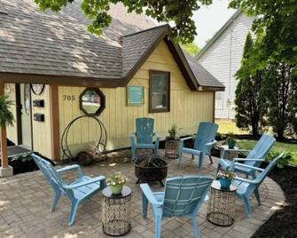 Cottage Daze - Clear Lake - Patio
