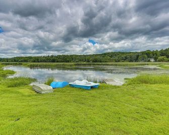 Honesdale Cabin: 110 Shared Acres, Animal Rescue! - Honesdale
