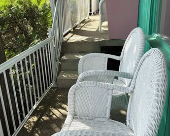 Motel Le Voyageur - Saint-Jérôme - Balcony
