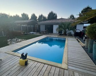 Maison 10 kms de l 'océan ,13 kms Bassin D'arcachon ,25 kms Cap-ferret - Le Porge - Piscina