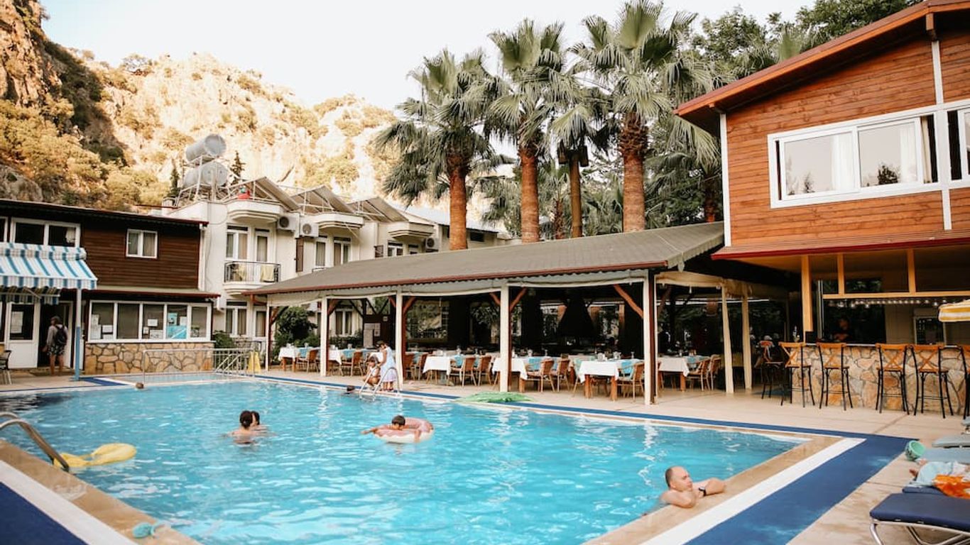 Canada Hotel & Bungalows