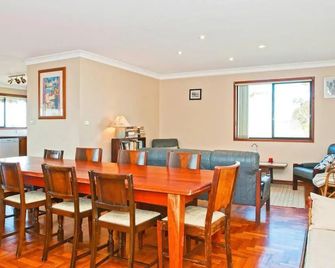 리버사이드 디라이트 - 그린웰 포인트 - 다이닝룸