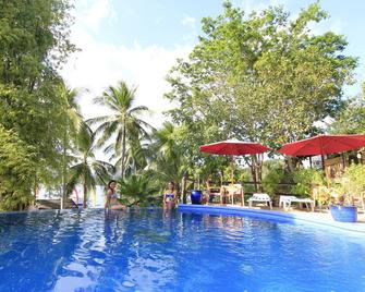 Discovery Island Resort - Coron - Piscina