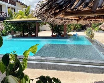 Baobab Bungalows - Jambiani - Piscina