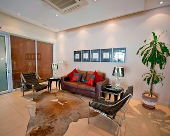 Protea Hotel by Marriott Windhoek Fürstenhof - Windhoek - Phòng khách
