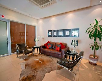 Protea Hotel by Marriott Windhoek Fürstenhof - ווינדהוק - סלון