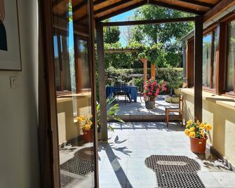Private heated pool, a haven to share with friend and family, secluded location. - Breuil-Barret - Patio