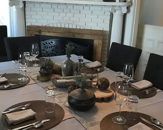 La Maison De Ville - Bed & Bistro - Magog - Restaurant