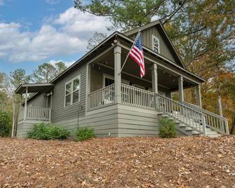 Lay Lake Cabin @ Piney Point on Peckerwood Creek! - Sylacauga - Edificio