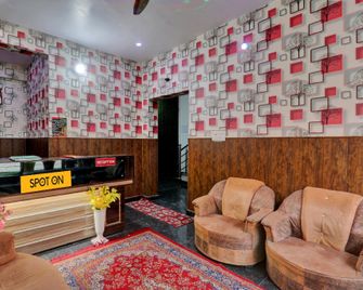 Spot On Hotel C S Tower - Lucknow - Ρεσεψιόν