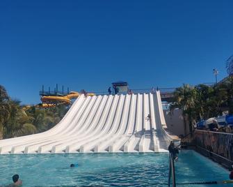 Piazza Diroma Flats Para Temporada - Caldas Novas - Piscina