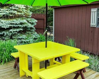 Cozy Log Cabin with Sauna EV Charger and Wood Stove - Margaretville - Binnenhof