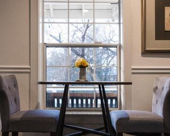 Hounds Tooth Inn - Oakhurst - Ruokailuhuone