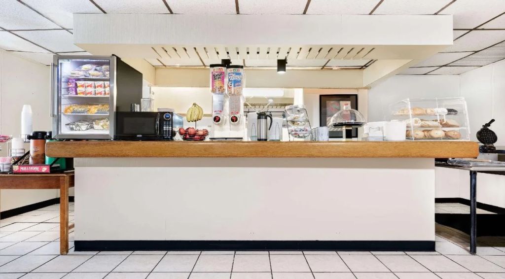 Travelodge by Wyndham Chambersburg - Chambersburg - Buffet