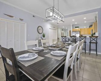 Pets Allowed! Waterfront & Walk to Beach! Free Activities Included! ~ 201 Harborview Grande - Clearwater Beach - Dining room