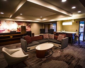 Courtyard by Marriott Memphis East/Bill Morris Parkway - Memphis - Front desk