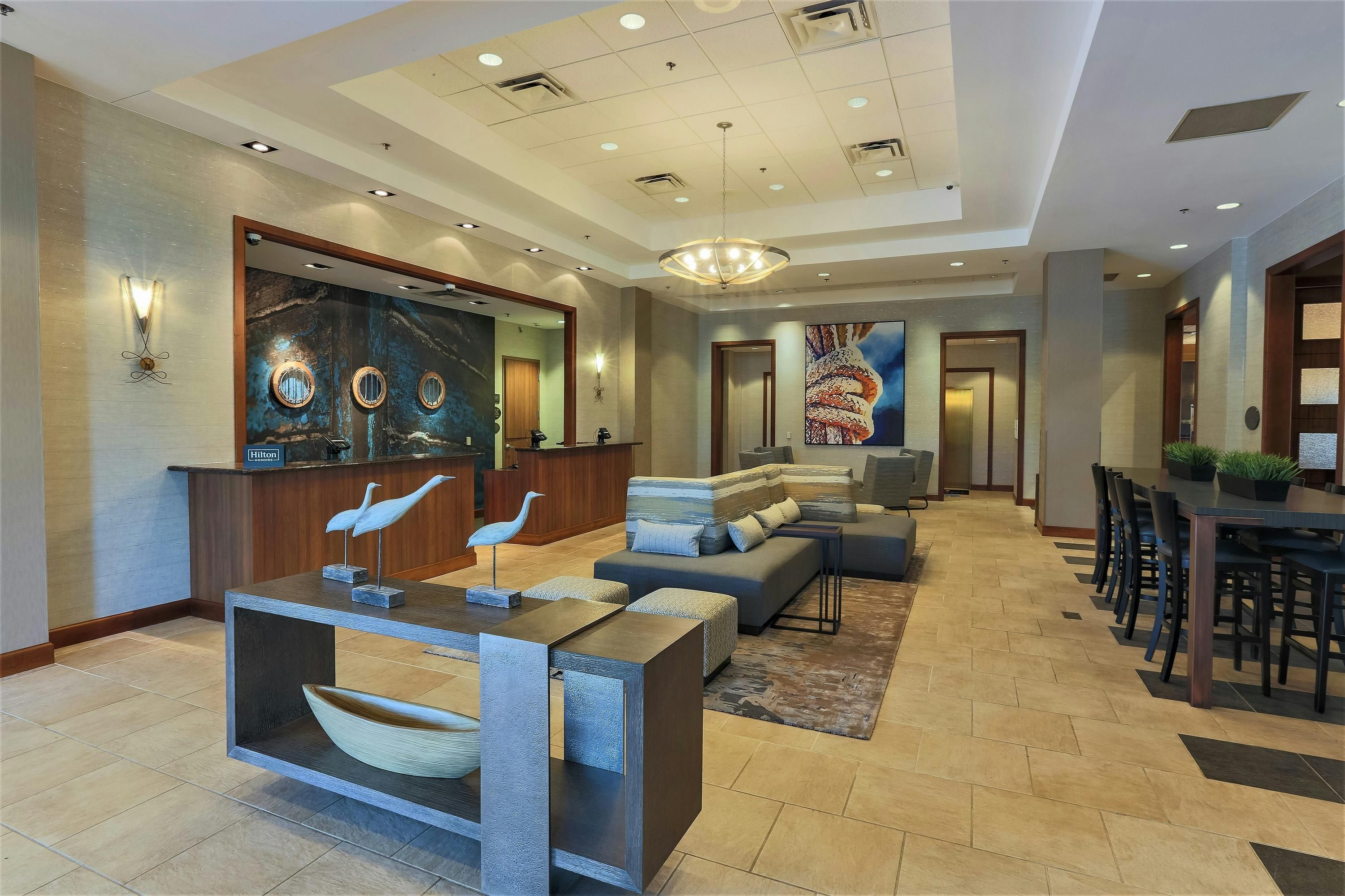 DoubleTree by Hilton Hotel Bay City-Riverfront - Bay City - Reception