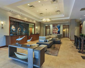 DoubleTree by Hilton Hotel Bay City-Riverfront - Bay City - Resepsjon