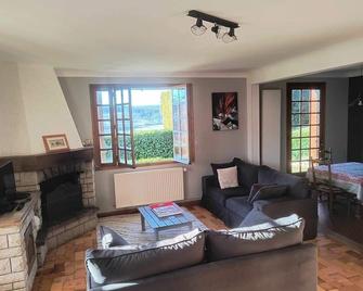 Maison chaleureuse à Langogne avec vue sur montagne - Langogne - Salon